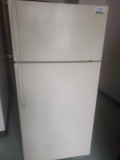 White Westinghouse refrigerator 62 inches tall, 30 inches wide, 28 inches deep