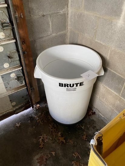 Brute commercial trash can on wheels
