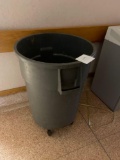 Rolling garbage can