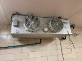 Double fan condensing unit, powers on