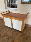 Rolling serving cart