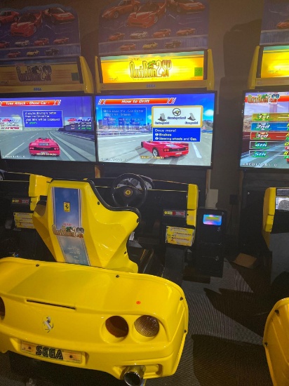 Sega OutRun 2 SP Racing Game (Middle)