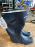 New Servus rubber boots size 11