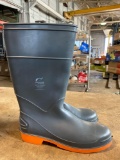 New Onguard steel toe rubber boots size