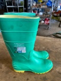 New Dunlop steel toe rubber boots size 12