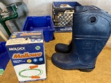 Dunlop DuraPro Plain Toe Rubber Boots Size 9 and 100 Mellows Ear Plugs