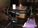 Antique Singer Sewing Machine EN040472