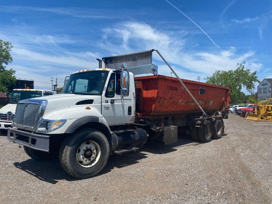 2005 International 7400 Roll Off Truck