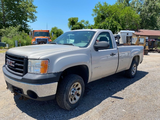 2008 GMC Sierra 4x4 Plow Truck