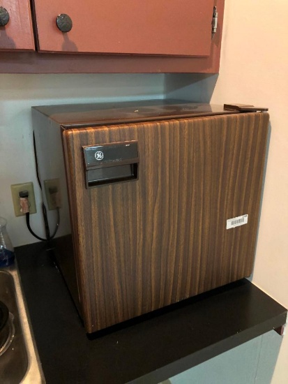 Cube refrigerator