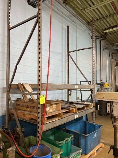 Pallet racking section, 4 crossbeams, 2 uprights, no contents.