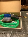 Dust free air sander