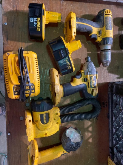 Dewalt Drill, Impact, 2 Lights.