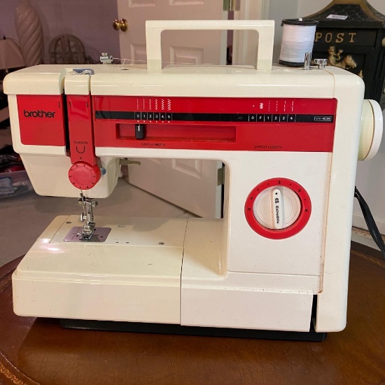 BROTHER SEWING MACHINE/POWERS ON