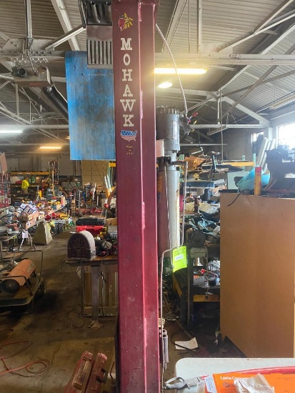Mohawk 9000lb Vehicle Lift