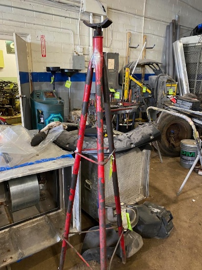 Jack/Stabilizer for Vehicle Lifts