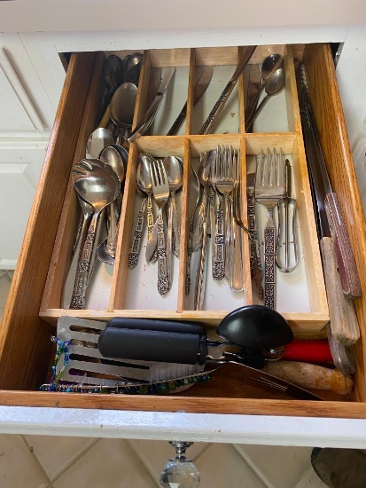 Contents of Kitchen Flatware Drawer