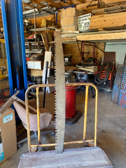 Vintage 2 man saw.