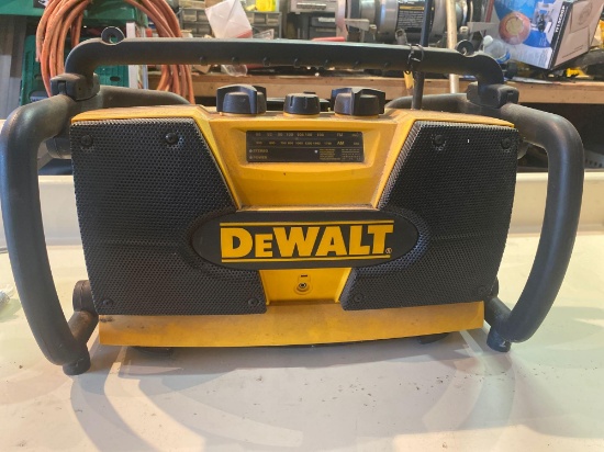 Dewalt 110v/Battery Powered Radio