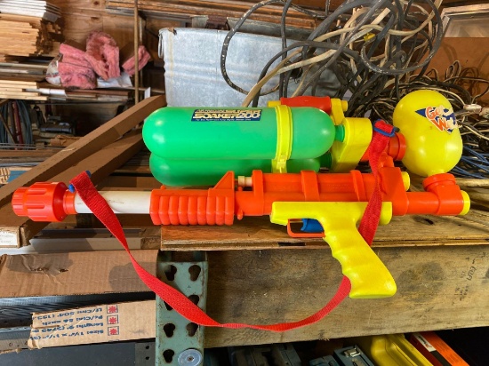 Super Soaker 200 Water Gun