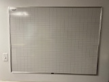 Grid-pattern whiteboard