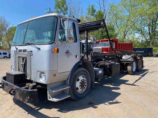 2001 Volvo WX Xpeditor Roll Off Truck