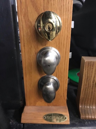 SCHLAGE Lock and Door Handle Display set