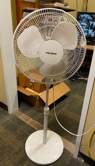 Pelonis White Pedestal Oscillating Fan