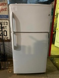 GE Top/Bottom Refrigerator Freezer