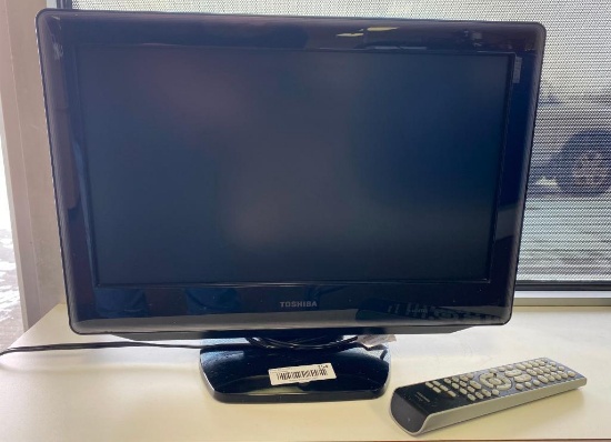 18" Toshiba Monitor with Remote and built-in DVD Player