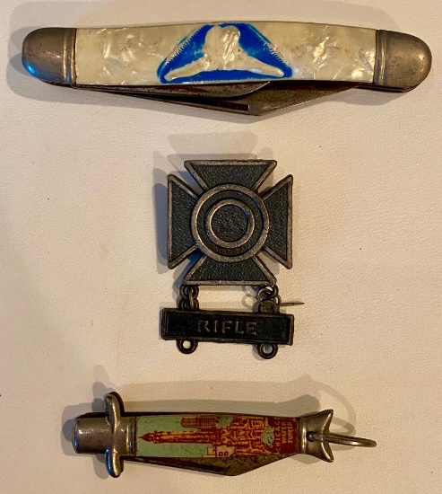 WW2 Marksmanship Badge with Imperial and Chicago Pocket Knives