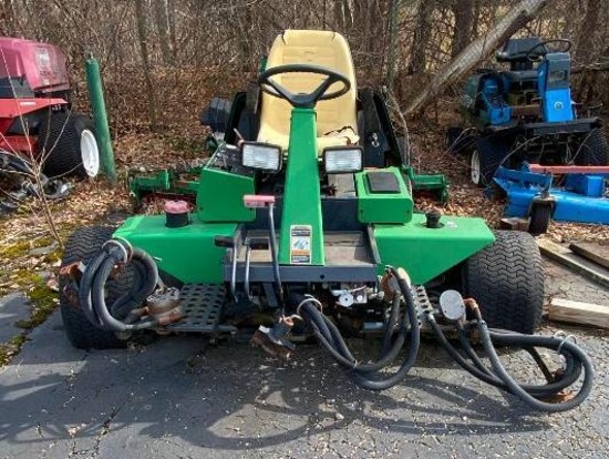 John Deere 3235A...Mid-weight Fairway Mower