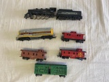 Lot of (7) HO Model Railroad Cars