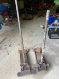 2 Hydraulic Jacks