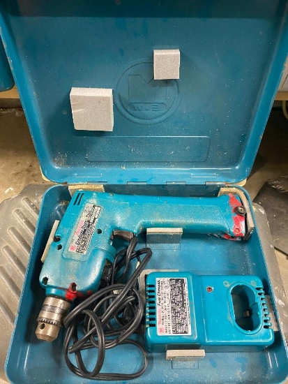 Makita Cordless Driver Drill with Charger and case
