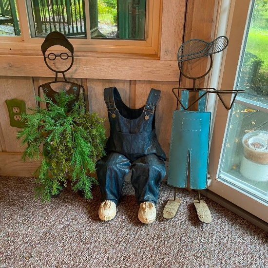 3 Pieces of Outdoor Decor