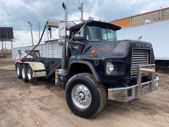 1996 Mack DM690S Rolloff Truck