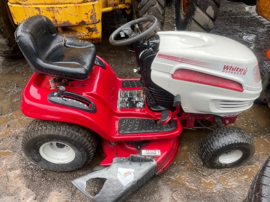 White Outdoor LT1650 Hydro Turbo Cooling Riding Lawnmower