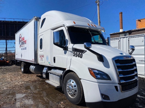2020 Freightliner Cascadia 116 Sleeper Delivery Truck