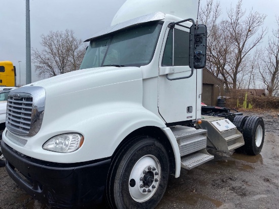 2010 Freightliner Columbia 112 Tractor/Truck