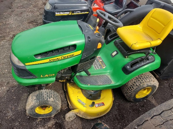 John Deere LA125 42" Cut Lawn Tractor