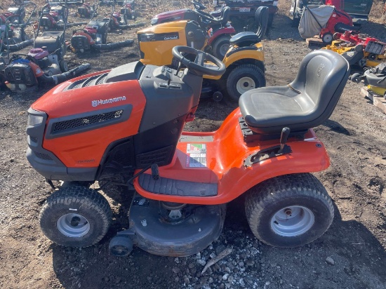 Husqvarna YTH22V42 Riding Lawnmower