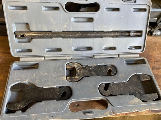 Lisle Corp Pneumatic Fan Clutch Wrench Set Model 43300