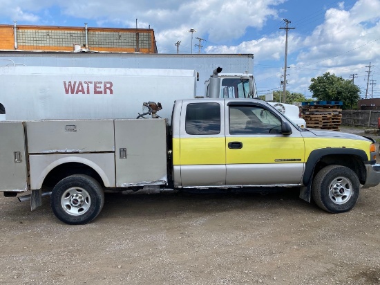 2005 GMC Sierra 2500 4x4 Utility Truck