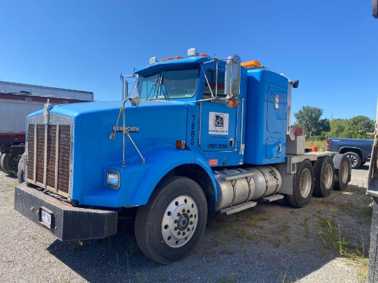 1997 Kenworth T800 Tri-Axle Tractor/Truck