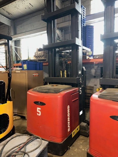 Raymond Order Picker Lift