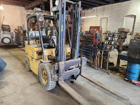 CAT V-400 Double Mast LP Forklift (off-site item, read description)