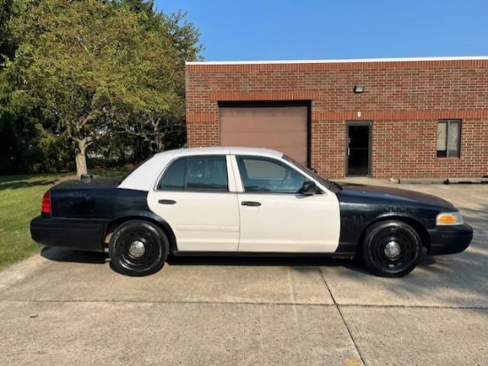 2004 Ford Crown Victoria Ex Police Car