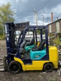 Komatsu Triple Mast, 5400lb Propane Forklift