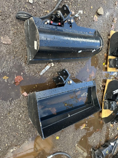 New Mini Excavator 32in Swivel Bucket